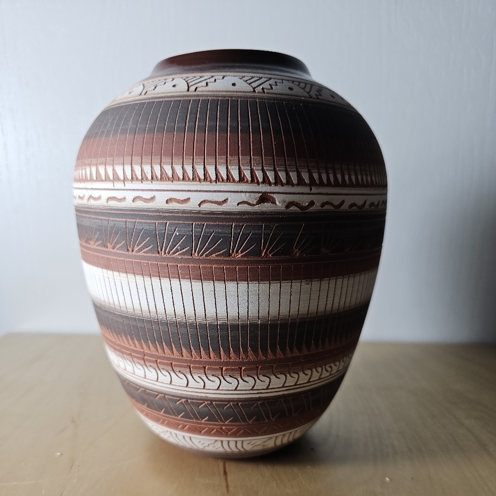 Vintage Navajo Flora Etched Pottery - Picture 4 of 10